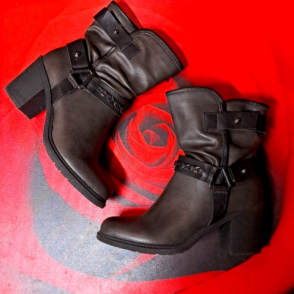 Relativity Boots - image 1